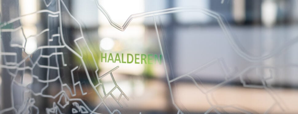 gravure in glas van de kern Haalderen