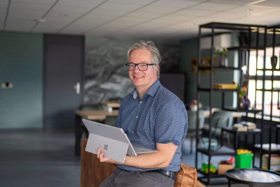 medewerker in het Zilverhuus